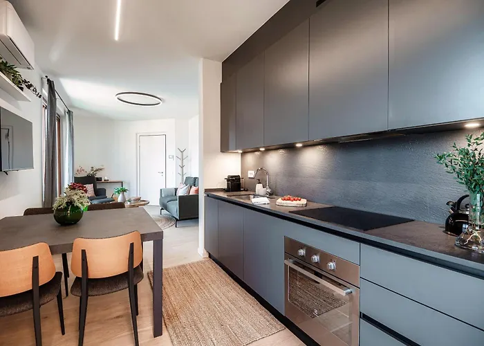 Bella - By Myhomeincomo Apartman